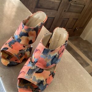 Adrienne Vittadini Gunn Slide Sandals colorful print worn twice
